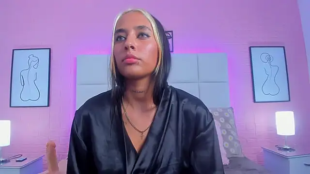 charlotte_kisss webcam