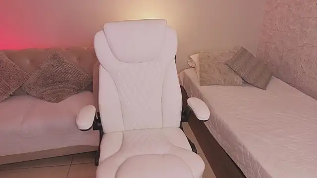 dahianawalcott - DahianaWalcott's free webcam - UK Sex Cams