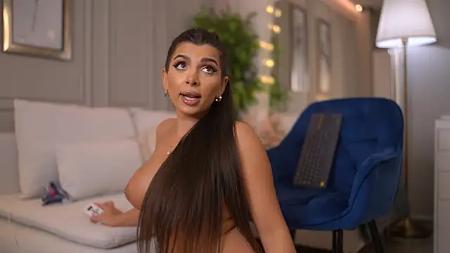 NicoleCellini live sex cam