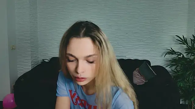 lannaskyy - LannaSkyy's free webcam - UK Sex Cams