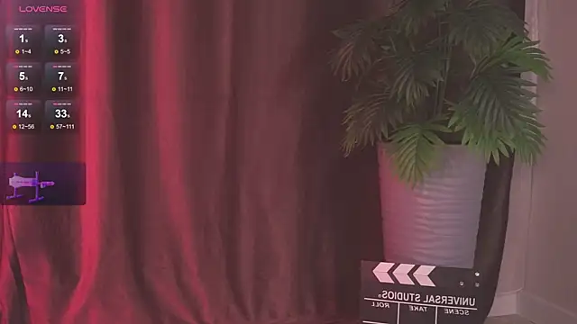 MentallyMonika webcam