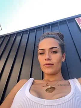 Webcam Model (AliciaDx)  is live.Free join now!