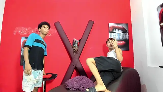 VERY_HOT_GUYS webcam