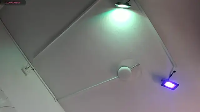 moly_killer - MOLY_KILLER's free webcam - UK Sex Cams