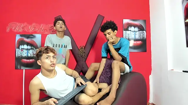 VERY_HOT_GUYS webcam