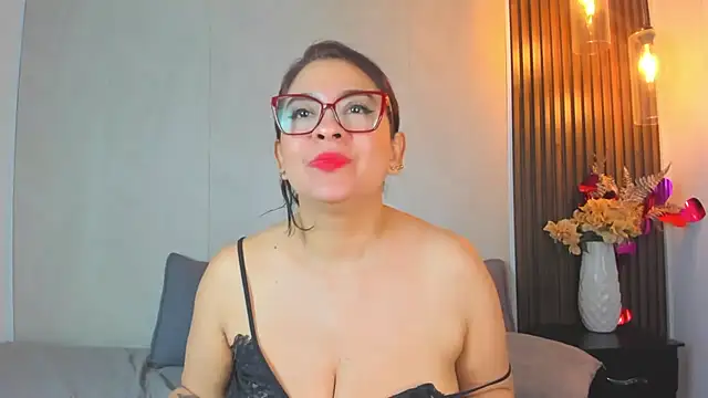 meggan_moree - Meggan_Moree's free webcam - UK Sex Cams