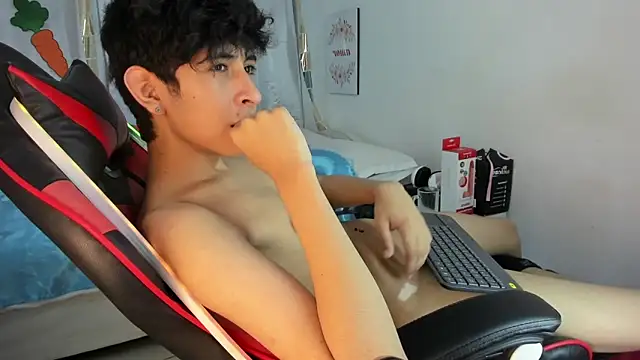 julian_xx (M twink) - Make me smile 😏