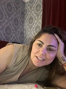 emma_roqueen - Emma_roqueen's free webcam - UK Sex Cams