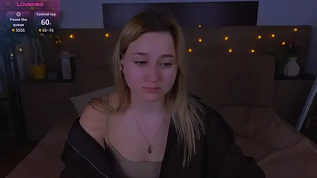 lulu___moon - Lulu___Moon's free webcam - UK Sex Cams