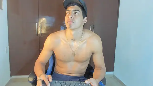 Milo_LatinBoy webcam