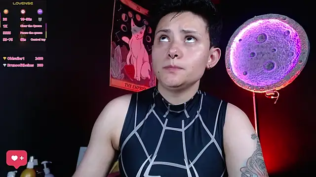 girl_intense444 webcam