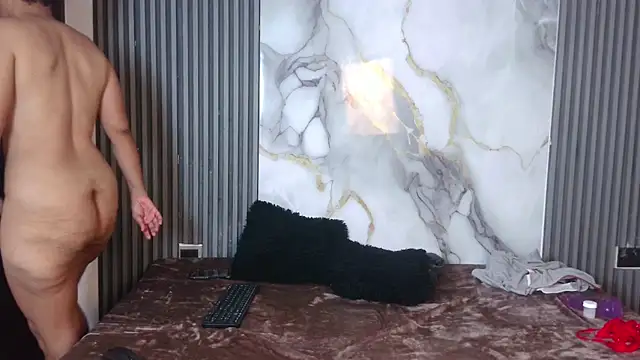 LunandCarlos Live Webcam on Stripchat