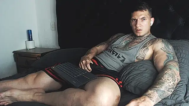 Shane_Clay Live Webcam on Stripchat