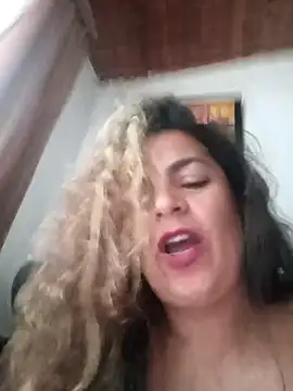 Mia-Glow Live Webcam on Stripchat