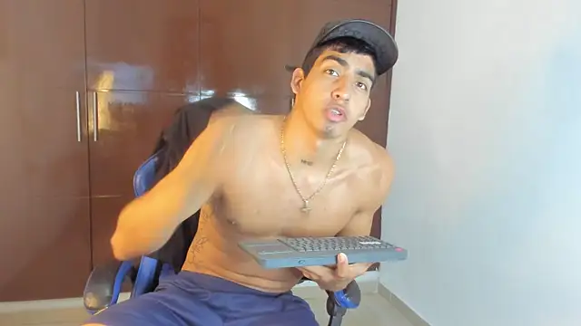 Milo_LatinBoy webcam