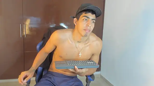Milo_LatinBoy webcam