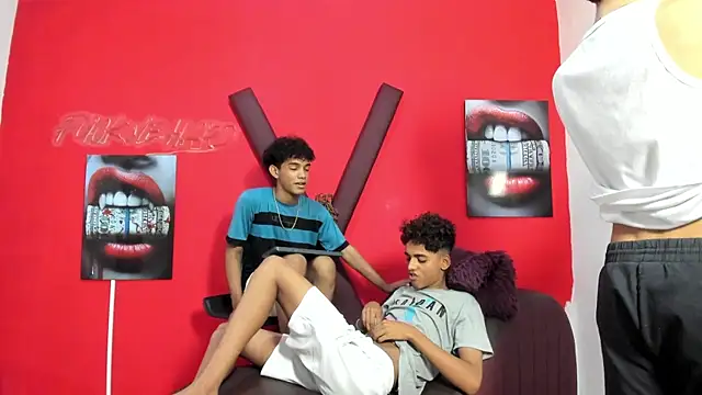 VERY_HOT_GUYS webcam