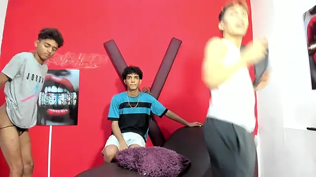 VERY_HOT_GUYS webcam