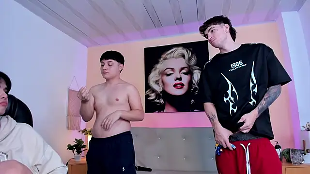 HotThreesoome webcam