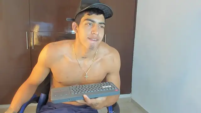 Milo_LatinBoy webcam