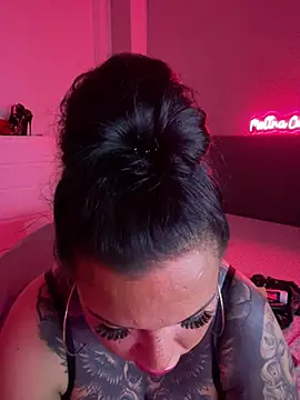 _MelinaCurves_ webcam