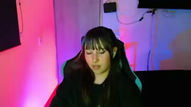 skarlet_adams28 - Skarlet_Adams28's free webcam - UK Sex Cams