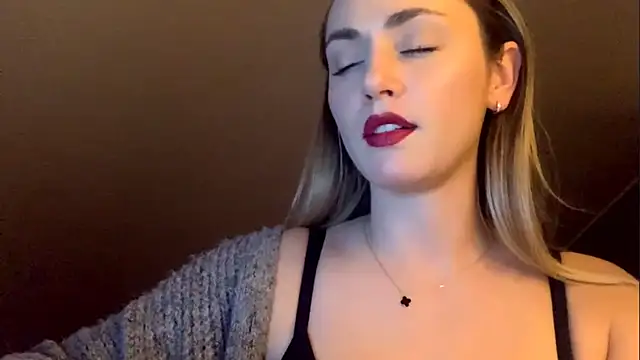 scarlettsensitive - ScarlettSensitive's free webcam - UK Sex Cams