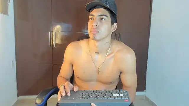 Milo_LatinBoy webcam