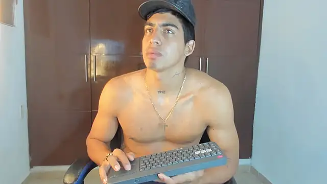 Milo_LatinBoy webcam