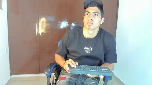 Milo_LatinBoy webcam