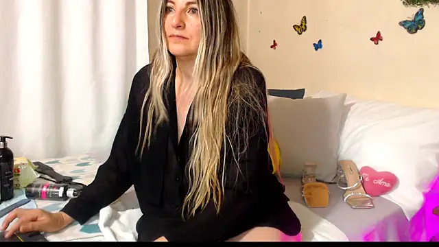 jolie-mature - Jolie-Mature's free webcam - UK Sex Cams