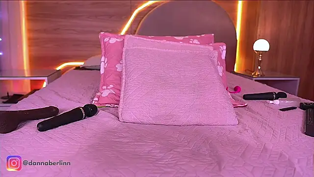 danna_berlin_'s Stripchat show and profile