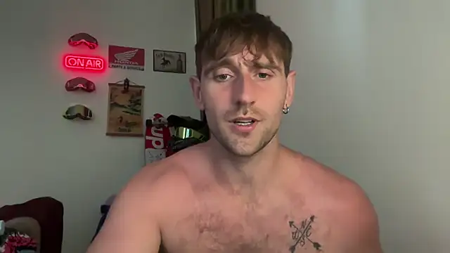 lukegunn Live Webcam on Stripchat