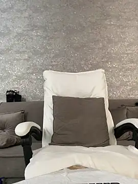 Webcam Model (LillySquirtShot)  is live.Free join now!