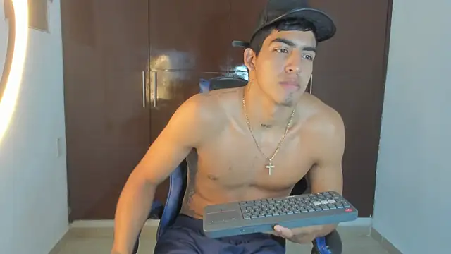 Milo_LatinBoy webcam