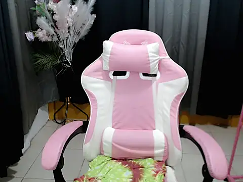 HoneyAfterDark_ webcam