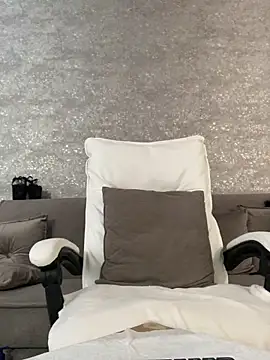 Webcam Model (LillySquirtShot)  is live.Free join now!