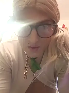 sissytrapdolly24 webcam
