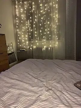 EllaMoonlight webcam