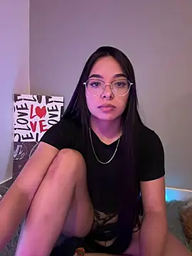 sophiamelissa (F young) - Rebolando Plug / Masturbação