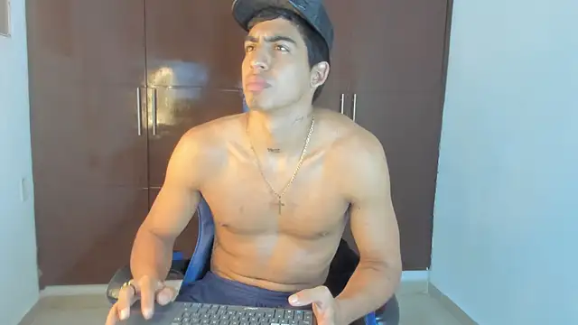 Milo_LatinBoy webcam