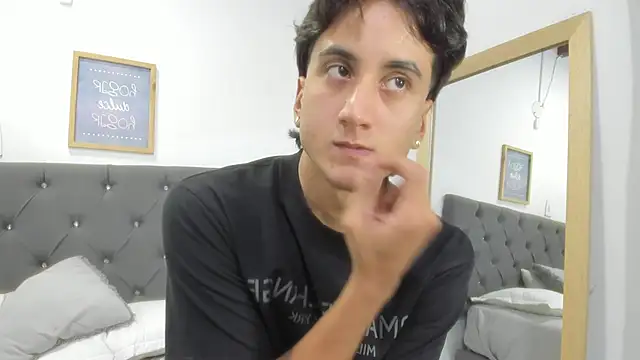 EsmeraldaNaim webcam