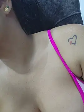 Pretty_Julieta webcam