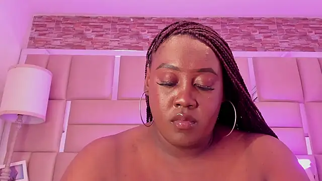 ShaniaBrownn - Live Cam