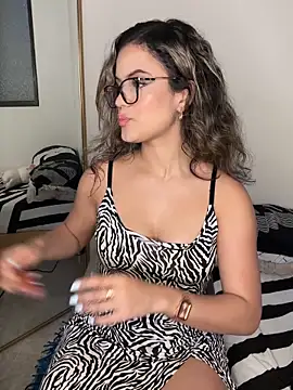 alisha-bond - Alisha-Bond's free webcam - UK Sex Cams