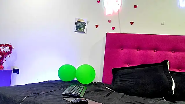 ellie_cute7 - Ellie_Cute7's free webcam - UK Sex Cams