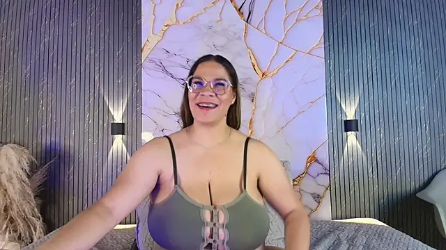 big_tits_in_your_face webcam