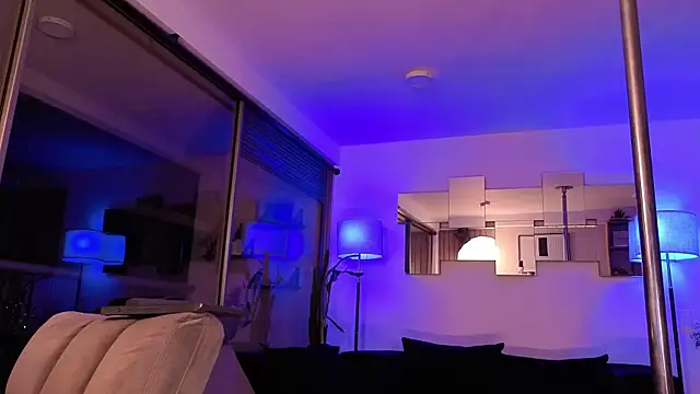 mandi4pole_ Stripchat cam model