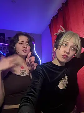 Dooubletroublee webcam