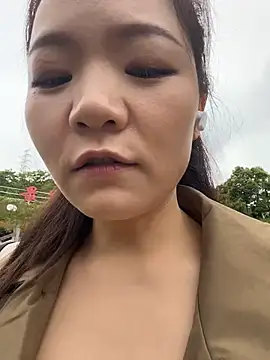 美女lucyxiaolulu在线直播